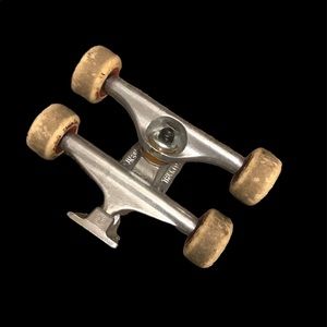 Independent trucks + wheels